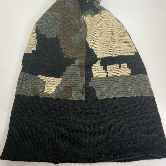 Cali Beanie - Picture 5 of 6